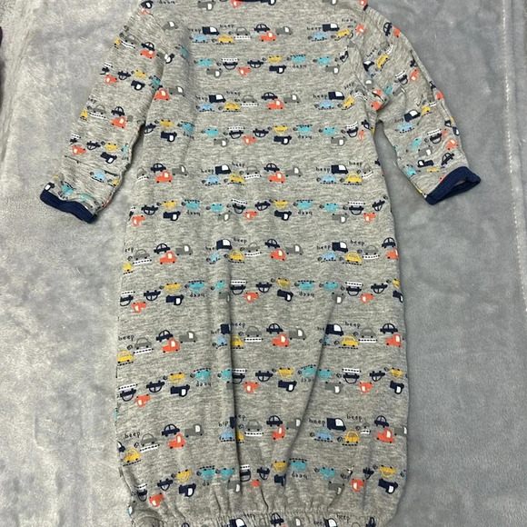 Gerber - long  sleeve convertible nightgown/sleep sack. Size 0-6 months - Picture 5 of 5